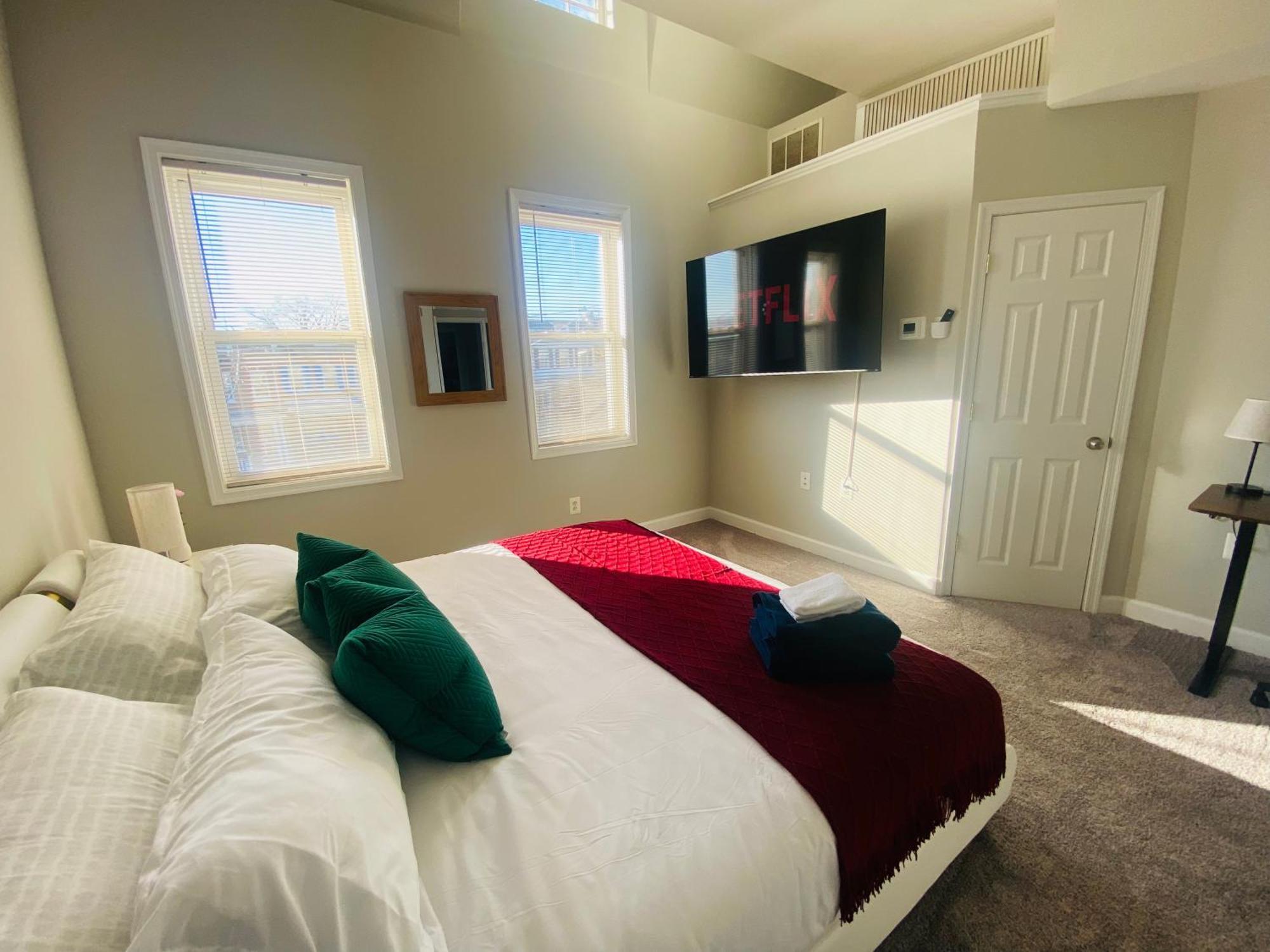 Holiday home Spacious, Relaxing & Gorgeous 4bd/4ba House In Dc!