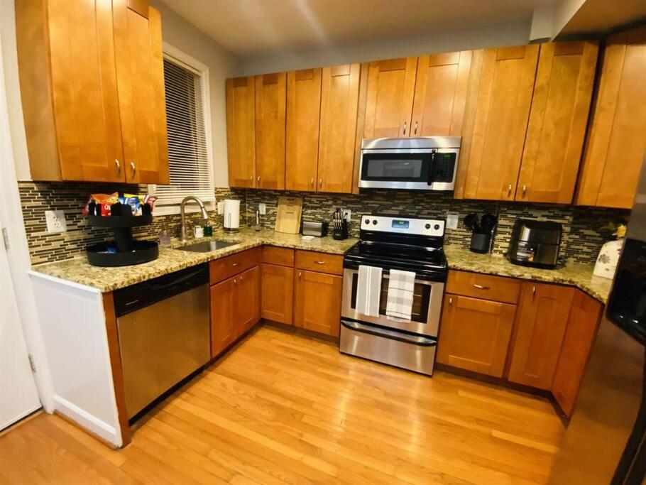 Spacious, Relaxing & Gorgeous 4bd/4ba House In Dc! * Washington