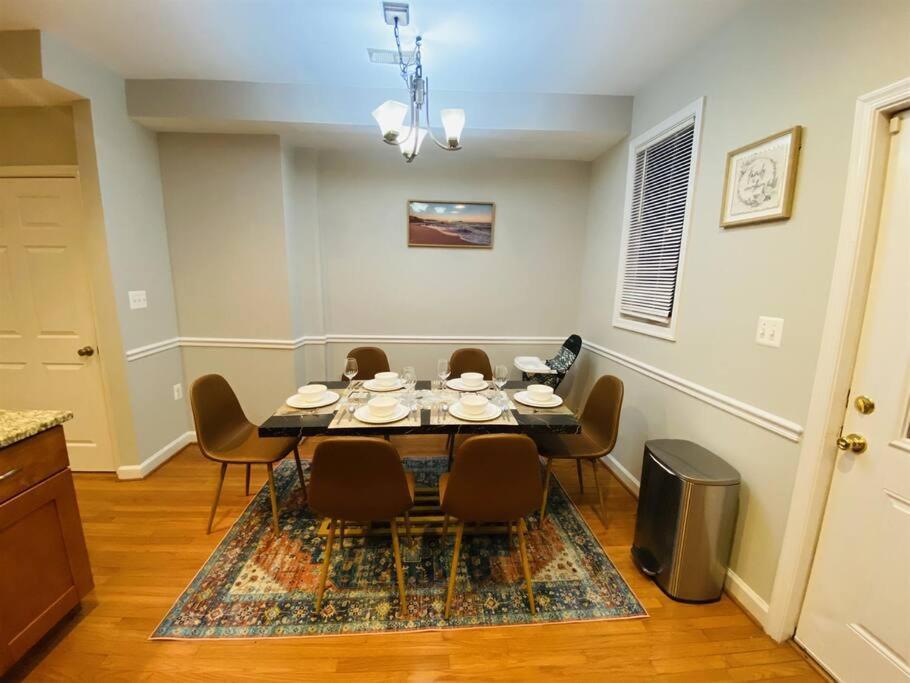 Holiday home Spacious, Relaxing & Gorgeous 4bd/4ba House In Dc! *