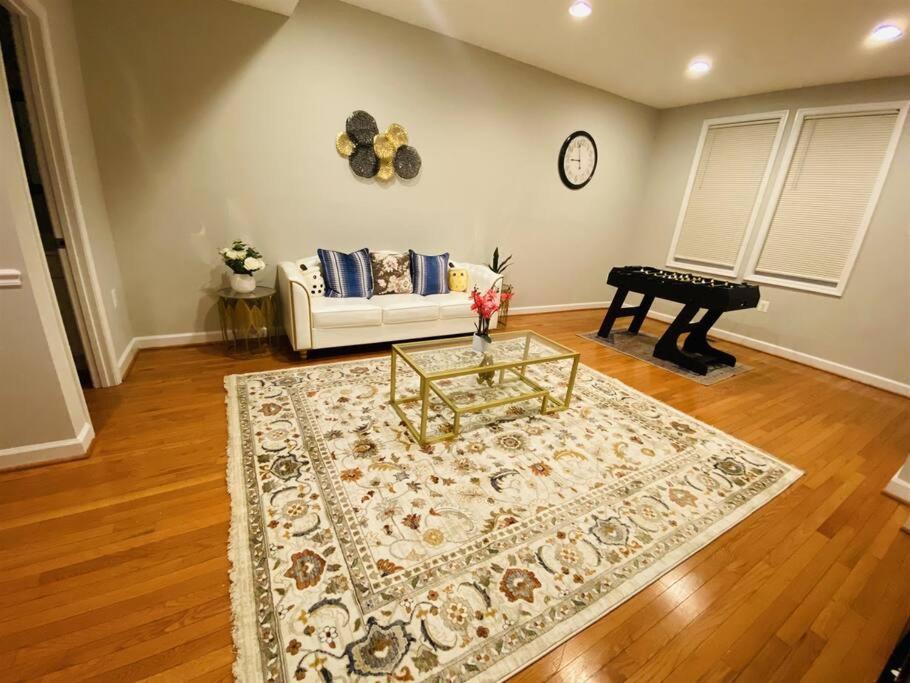 Holiday home Spacious, Relaxing & Gorgeous 4bd/4ba House In Dc! Washington