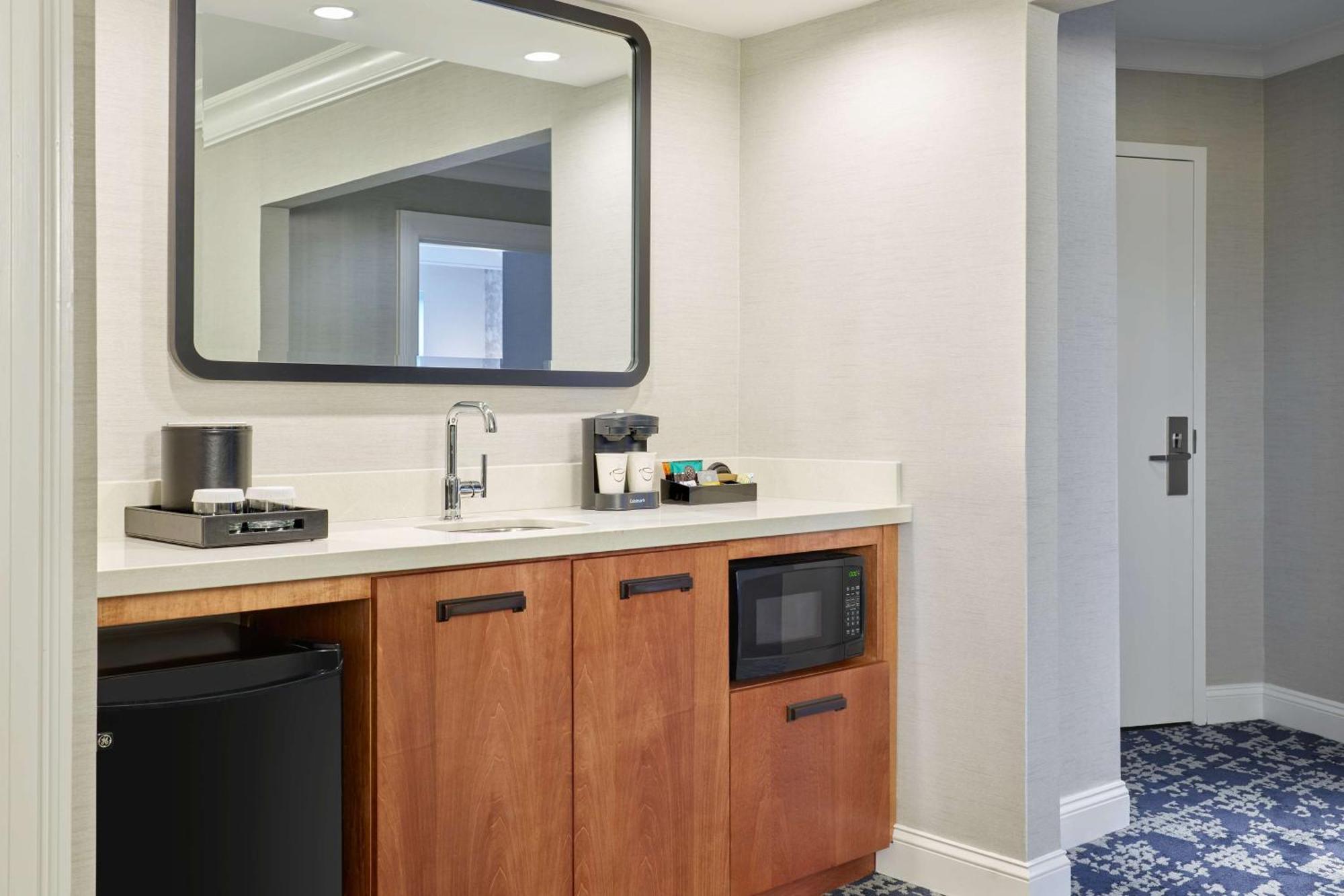 Hotel Embassy By Hilton Dc Convention Center Washington