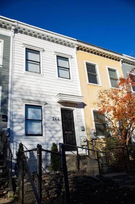 Entire Rowhouse In Capitol Hill With Free Parking