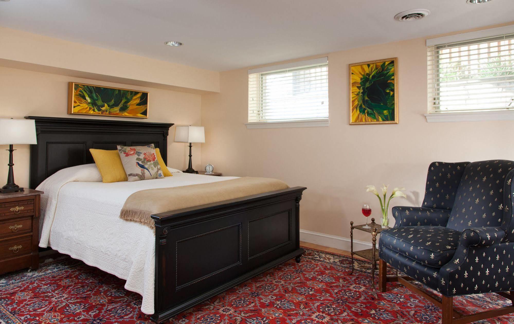 Bed & Breakfast Woodley Park 4*