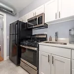 Capitol Hill Apartment With Free Parking
