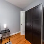Capitol Hill Apartment With Free Parking