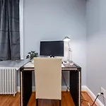Capitol Hill Apartment With Free Parking