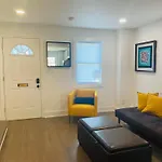 Quaint 3/2.5 Home In Fort Dupont