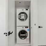Modern & Colorful ~ 5* Location