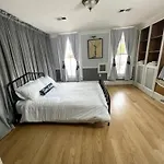 Chic 2Br Steps From Historic Sites