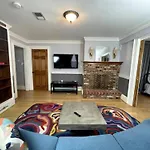 Chic 2Br Steps From Historic Sites