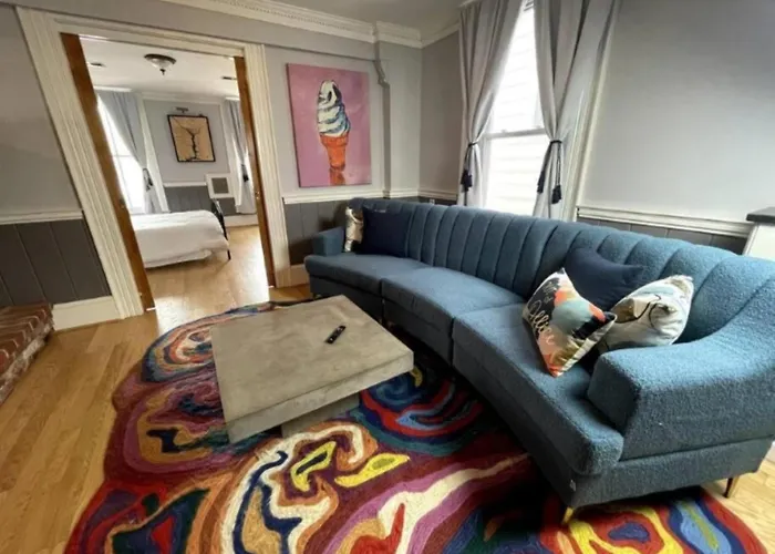 Chic 2Br Steps From Historic Sites