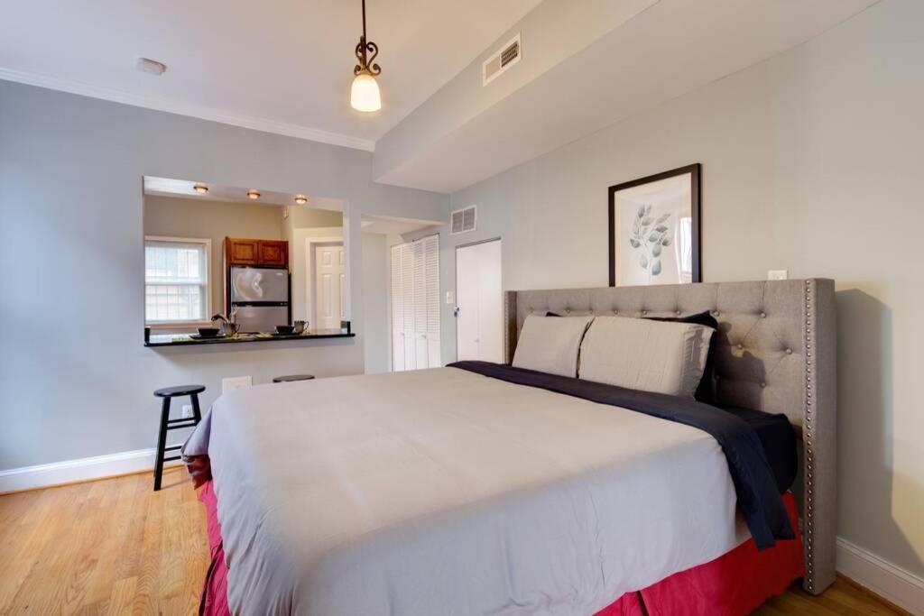 Thee Rose Garden, National Mall, Capital Hill, H St, A Apartment