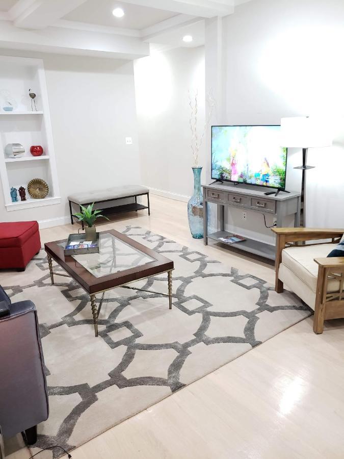 Spacious & Bright In Bloomingdale/ Truxton Dc Holiday home *