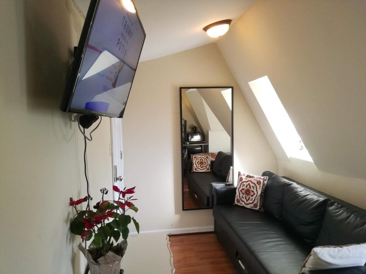 Economical In Center Dc Guest house *