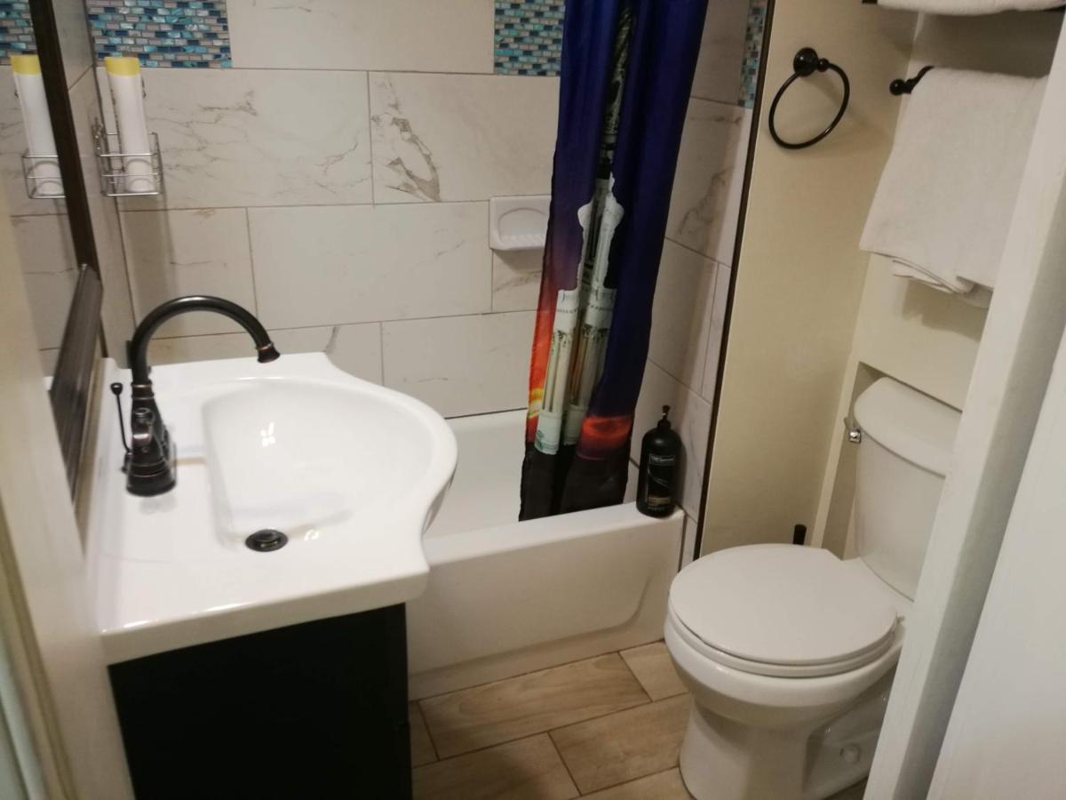Economical In Center Dc Guest house *