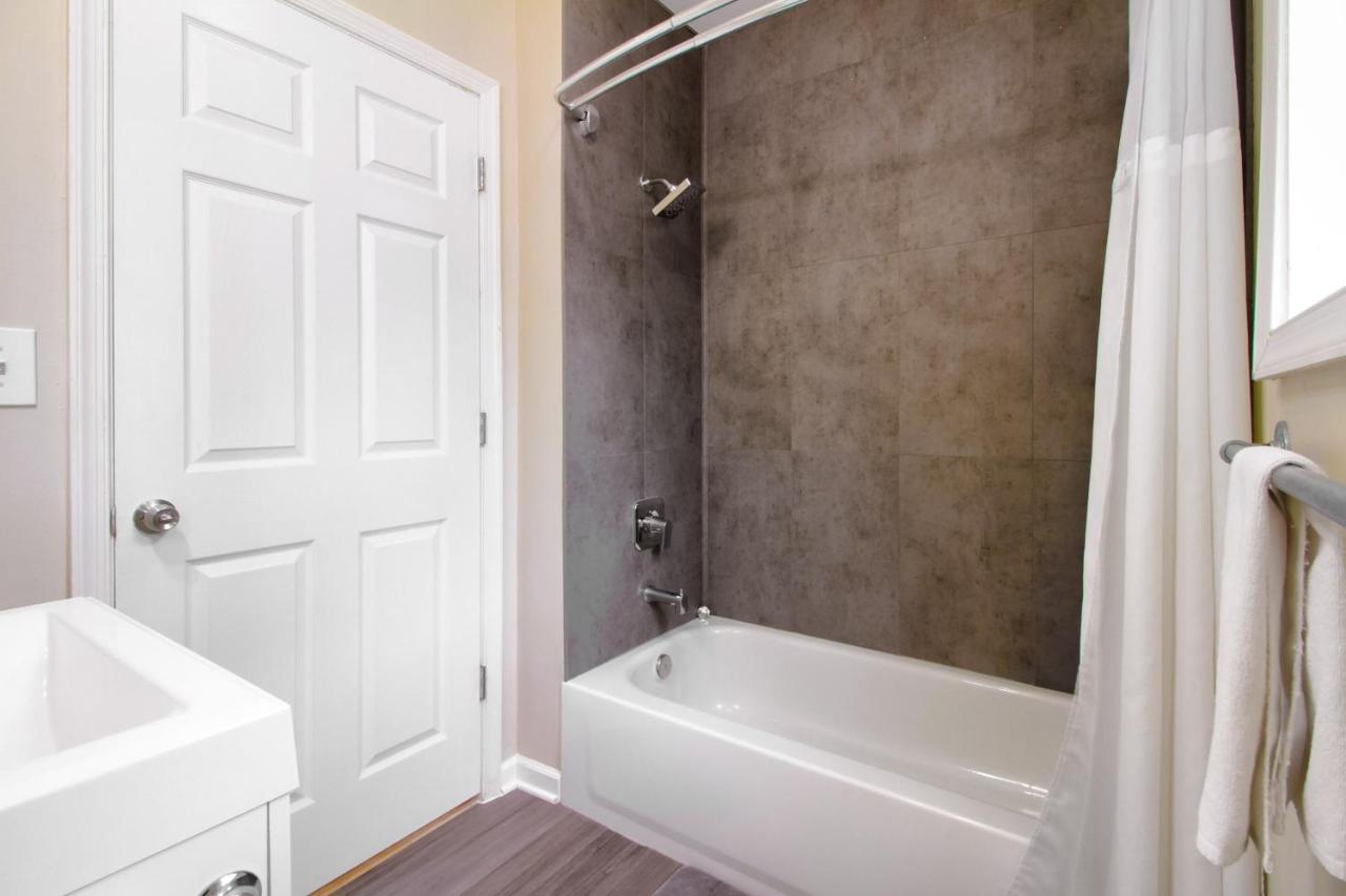 Holiday home The Gray Corner House By Gallaudet 3 Bedroom 2 Ba Washington