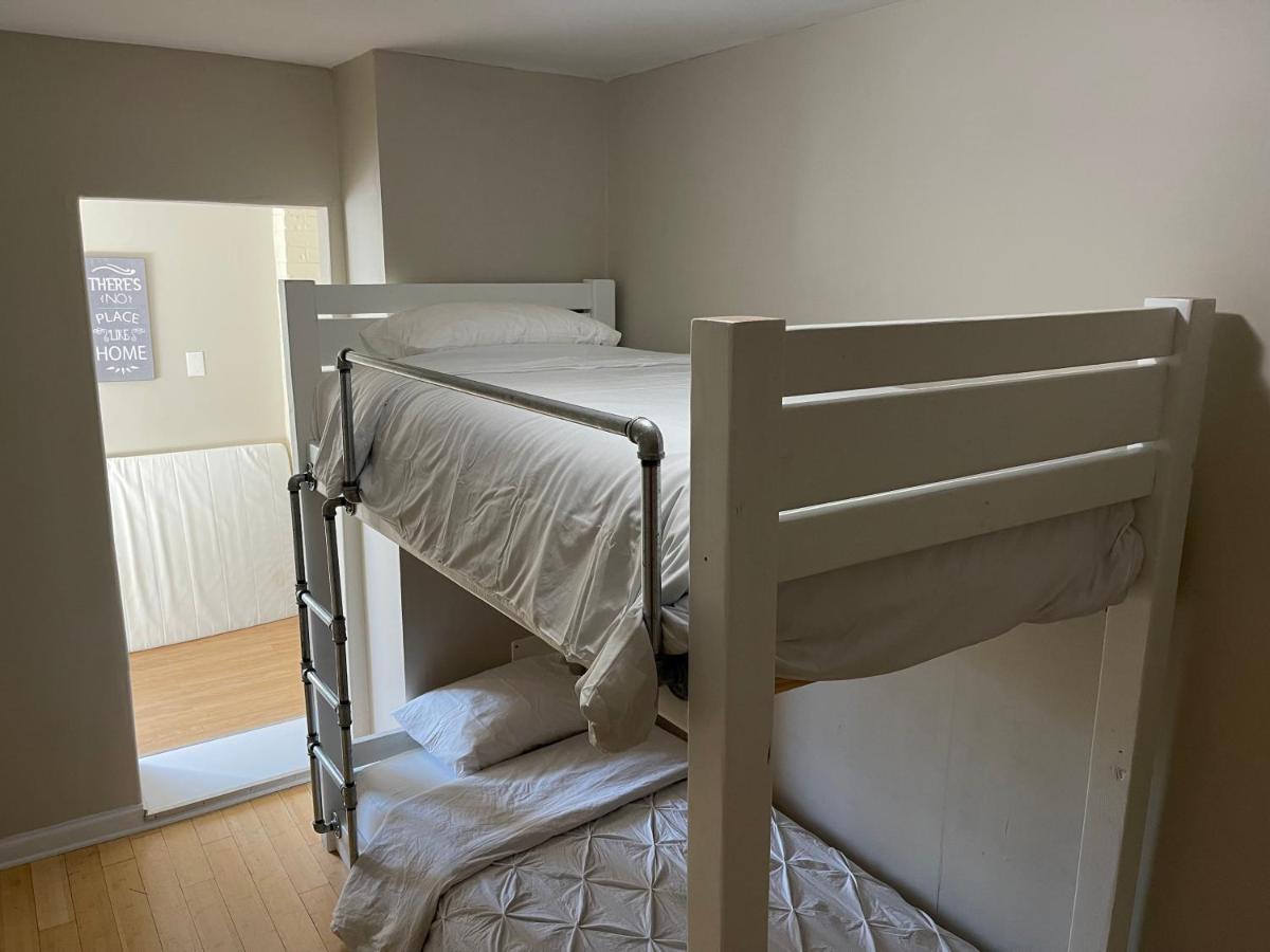 The Gray Corner House By Gallaudet 3 Bedroom 2 Ba Holiday home Washington