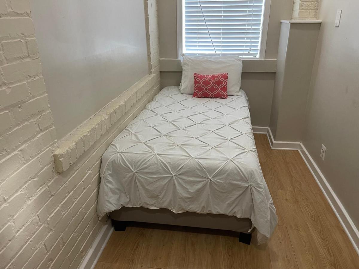 The Gray Corner House By Gallaudet 3 Bedroom 2 Ba Holiday home