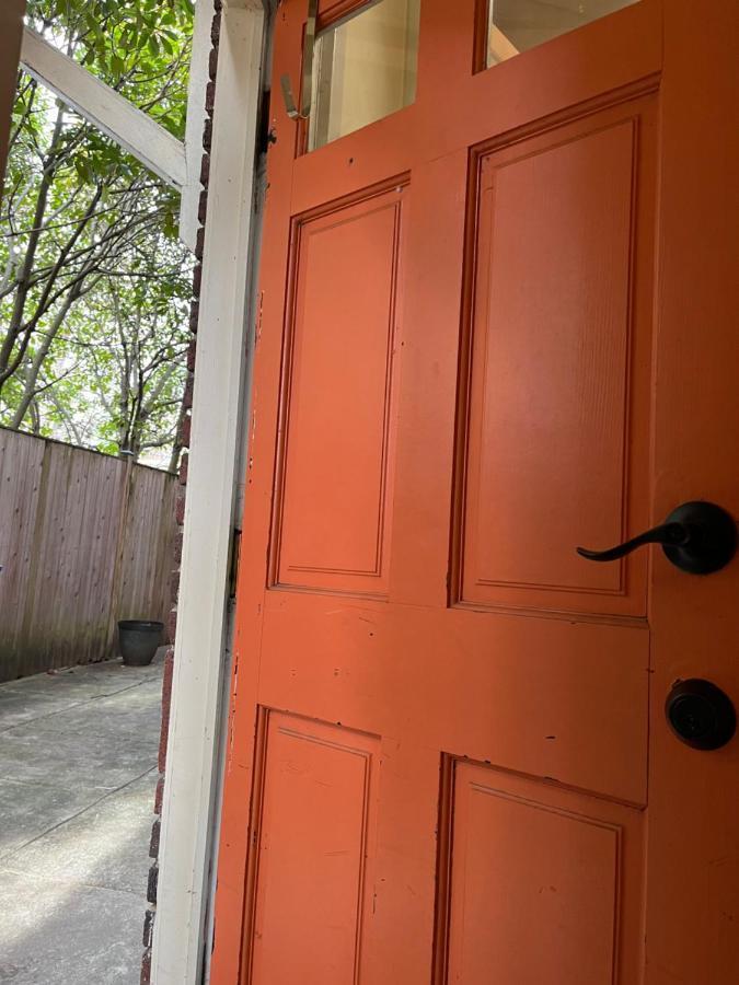 Apartment Comfy Basement 2 Bdrm1den 3queen Beds Washington