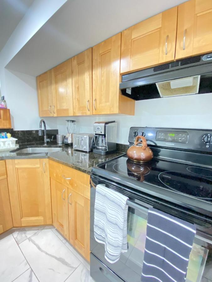 Lovely Remodeled 2bdrm Basement Apartment *