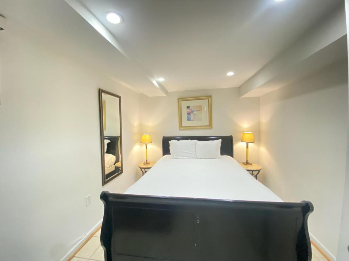 Comfy Basement 2 Bdrm1den 3queen Beds Apartment