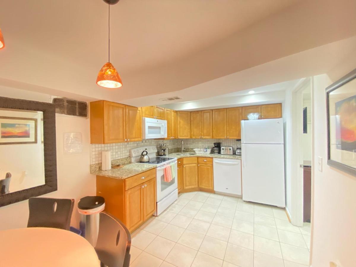 Apartment Comfy Basement 2 Bdrm1den 3queen Beds Washington