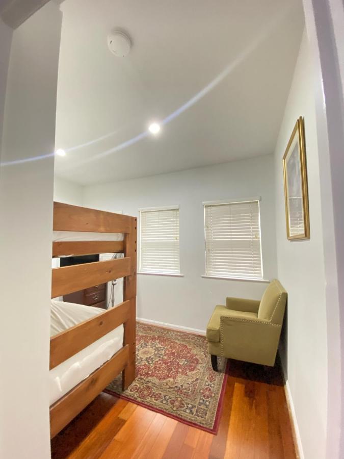 Large Duplex 2bdrm 1den-metro Apartment