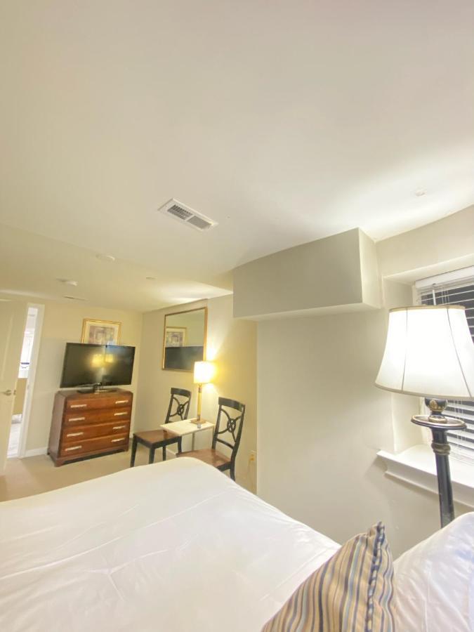 Lovely Remodeled 2bdrm Basement * Washington