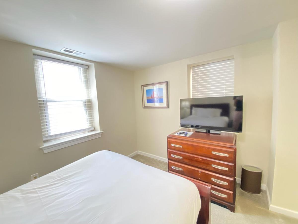 Lovely Remodeled 2bdrm Basement Apartment *