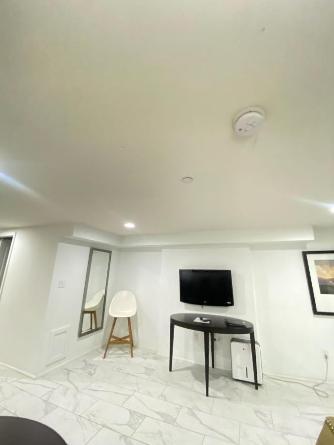 Lovely Remodeled 2bdrm Basement *