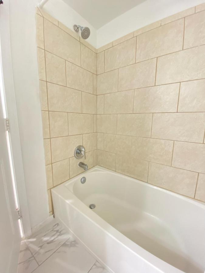 Lovely Remodeled 2bdrm Basement Apartment Washington
