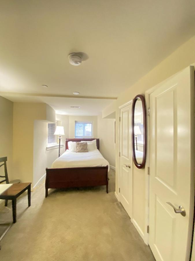 Lovely Remodeled 2bdrm Basement * Washington