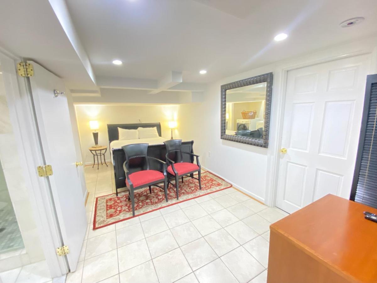 Comfy Basement 2 Bdrm1den 3queen Beds *