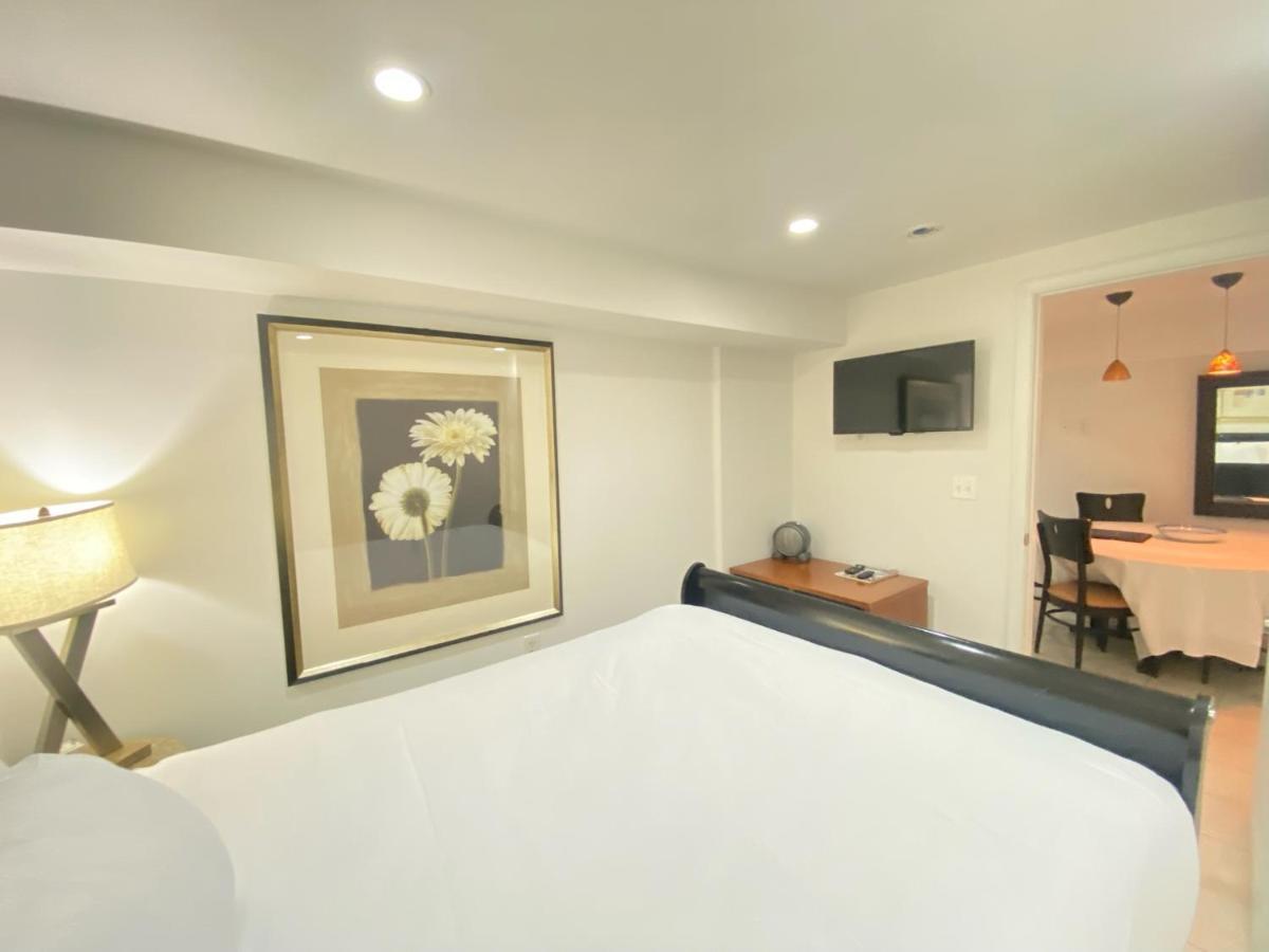 Comfy Basement 2 Bdrm1den 3queen Beds * Washington
