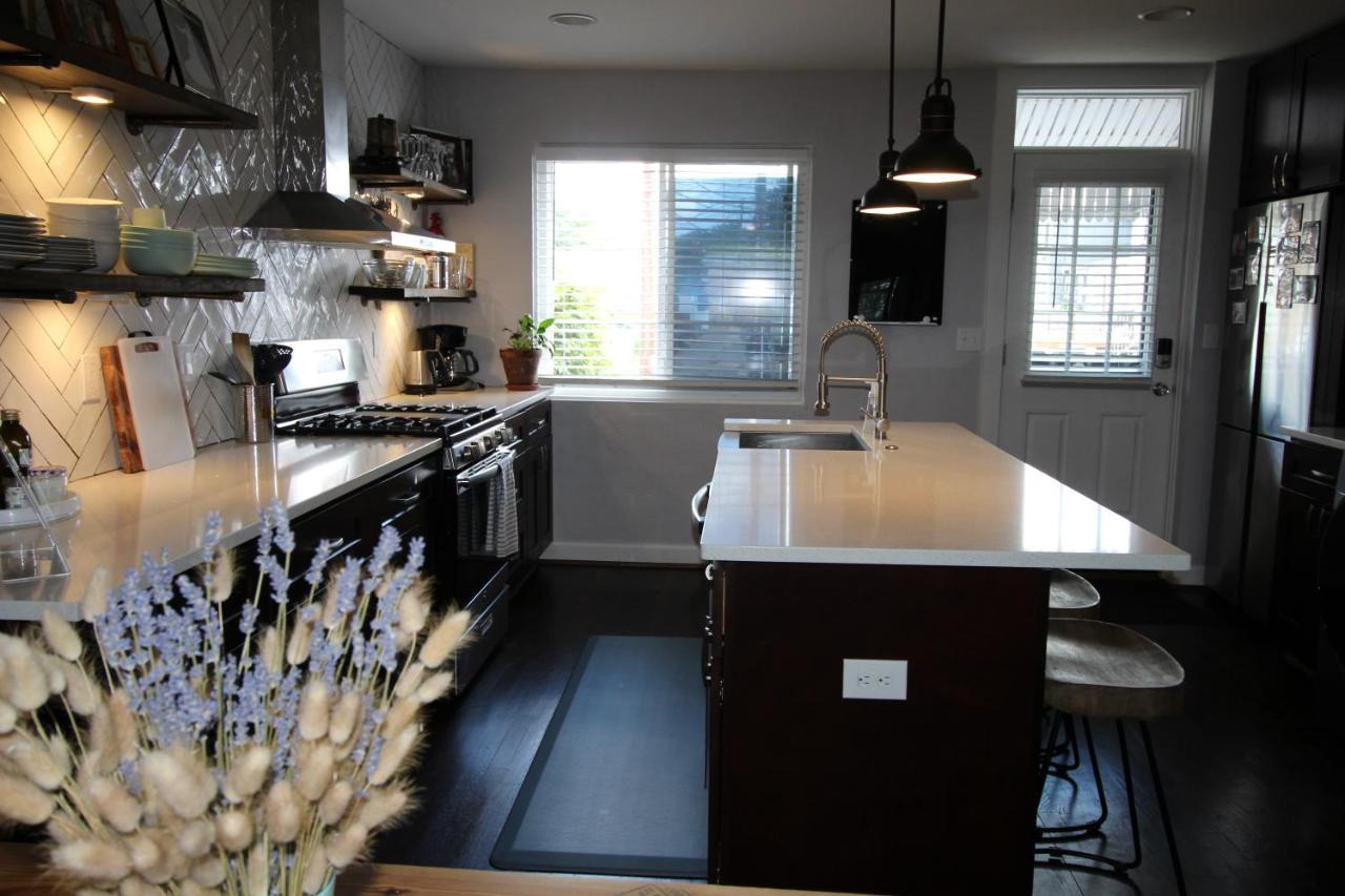 Capitol Hill Adj With Parking And Easy Access To Downtown *