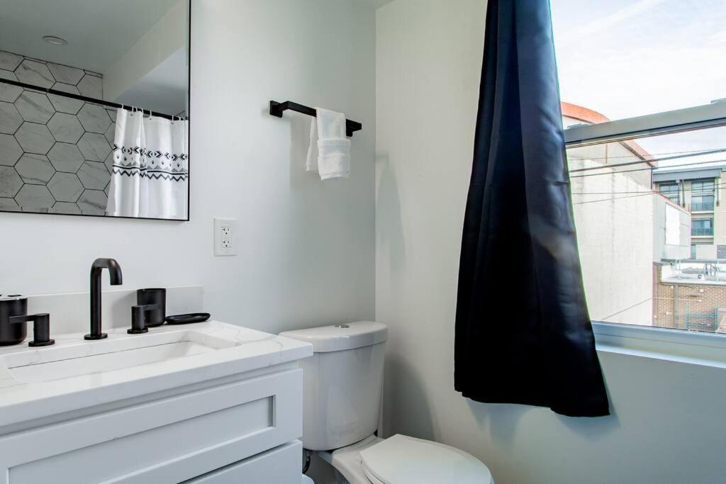 Holiday home Spacious 2-br 2-bath 3-blocks To H St Corridor *