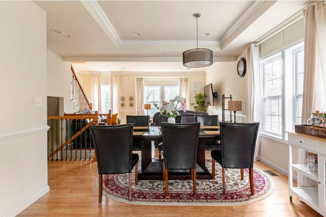 Luxurious And Cheerful In Dc