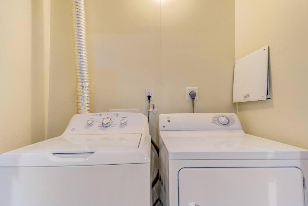 Spacious In Deanwood + Free Parking Apartment