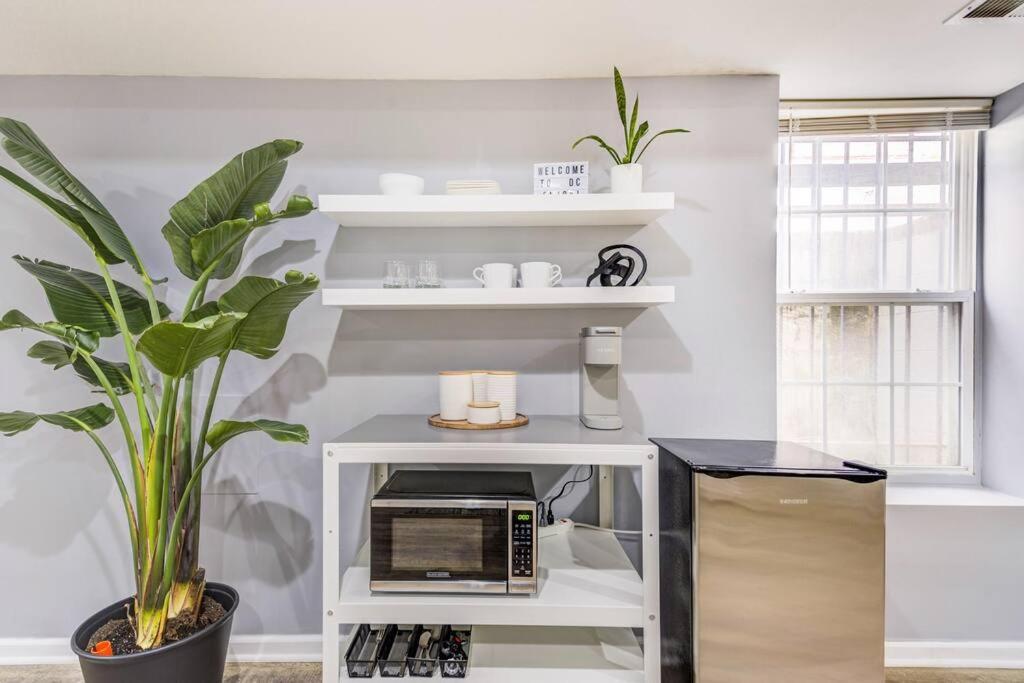 Spacious In Deanwood + Free Parking Apartment *