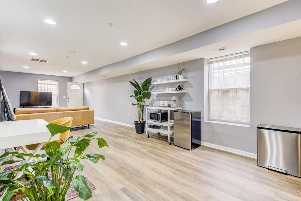 Spacious In Deanwood + Free Parking Apartment Washington