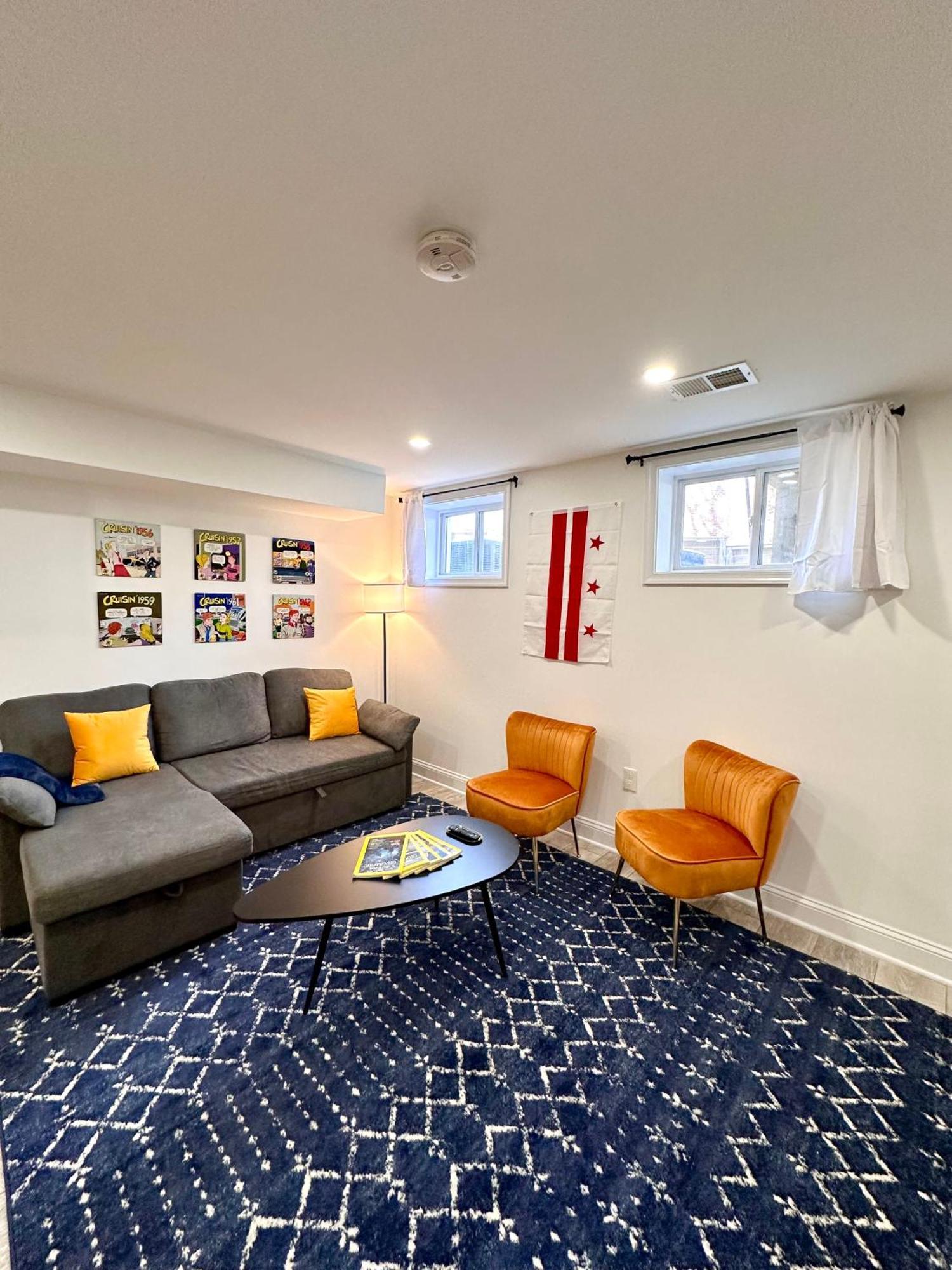 Stylish 1 Bed - 5 Min Walk To Metro, Free Parking! Apartment *