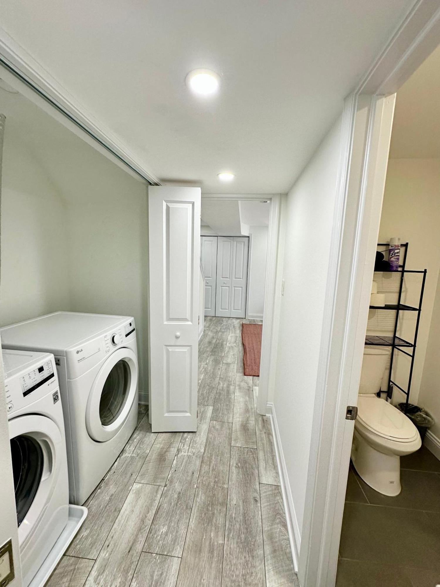 Apartment Stylish 1 Bed - 5 Min Walk To Metro, Free Parking!