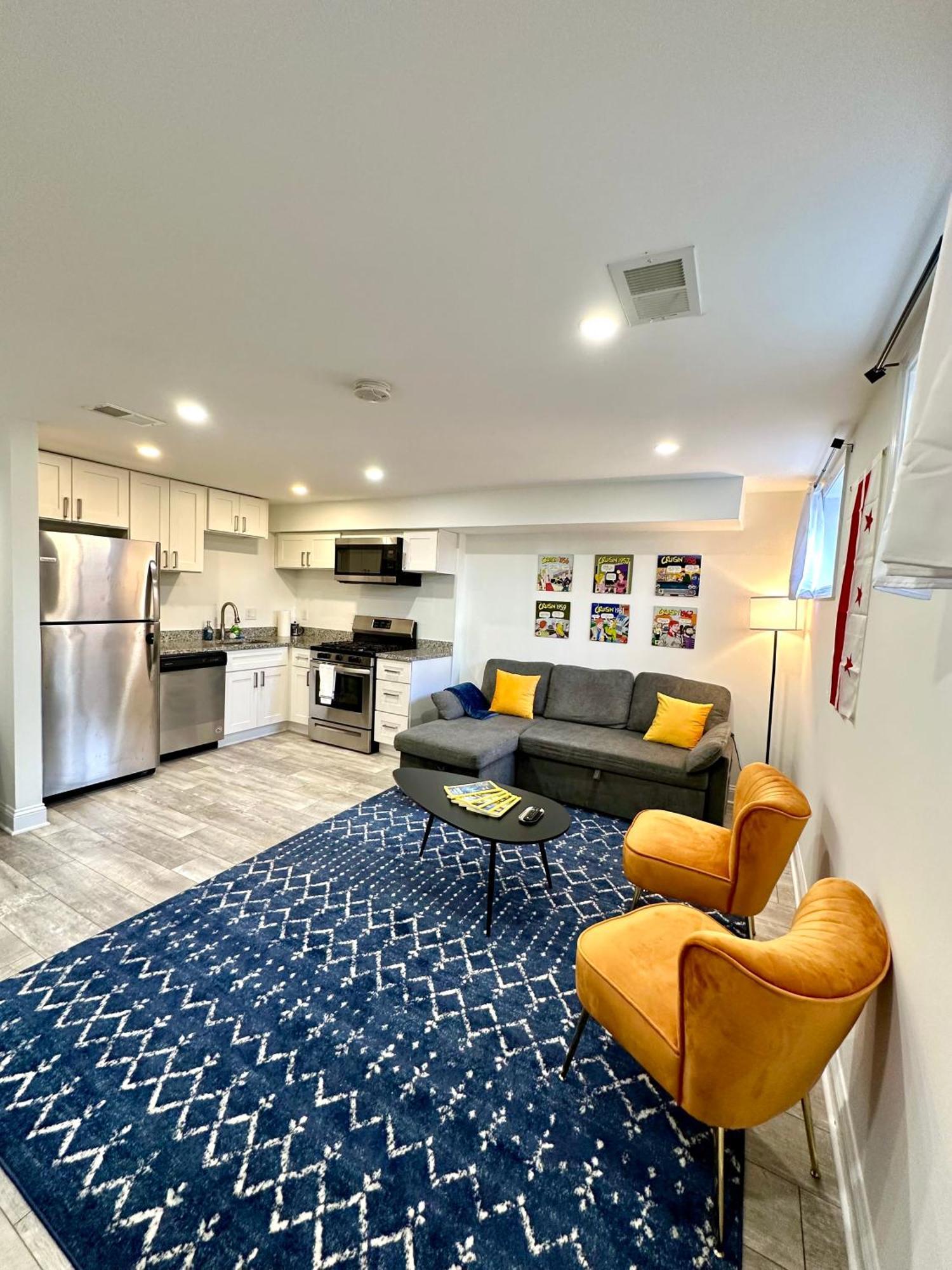 Apartment Stylish 1 Bed - 5 Min Walk To Metro, Free Parking!