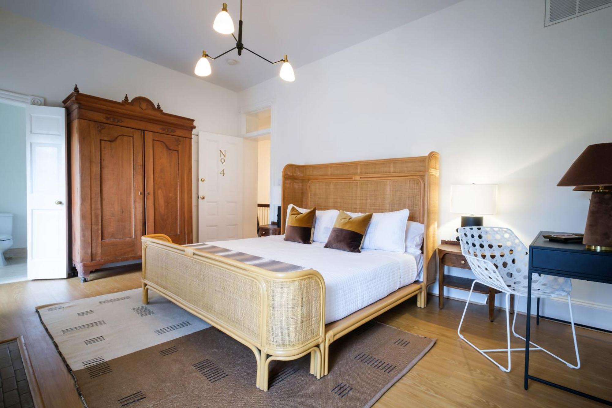 Swann House Bed & Breakfast 4*
