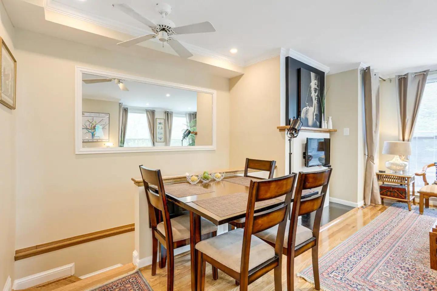 Holiday home Dc's Address -10min To White Hse - 500 Mbps