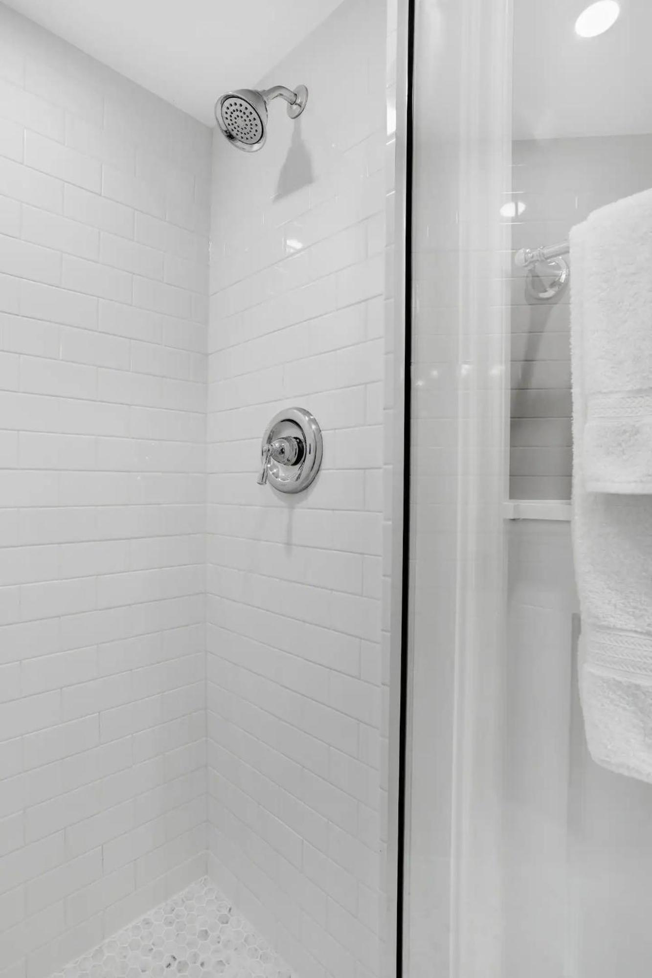 Holiday home Dc's Address -10min To White Hse - 500 Mbps