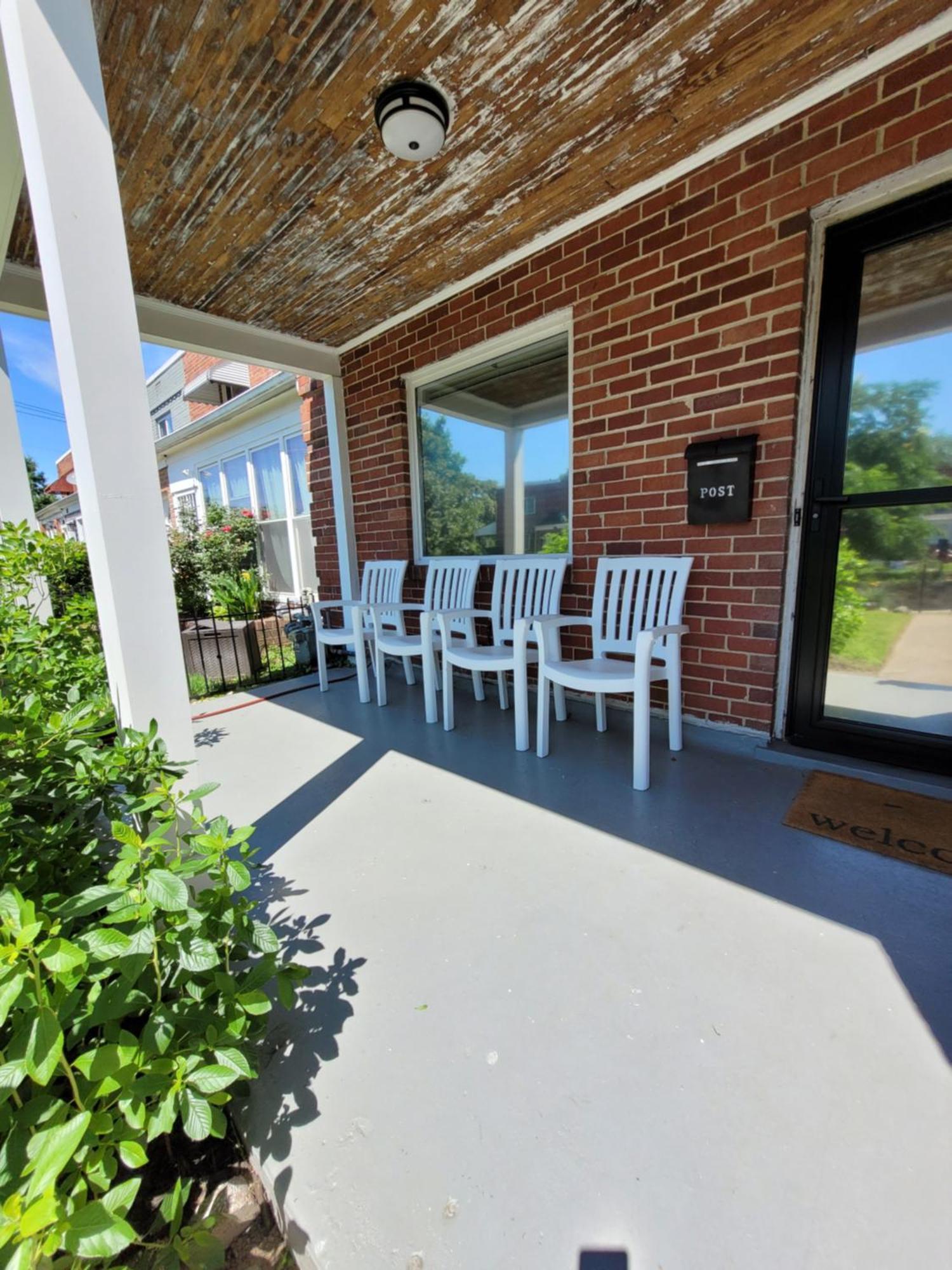 Capitol Hill Adj With Parking And Easy Access To Downtown Washington
