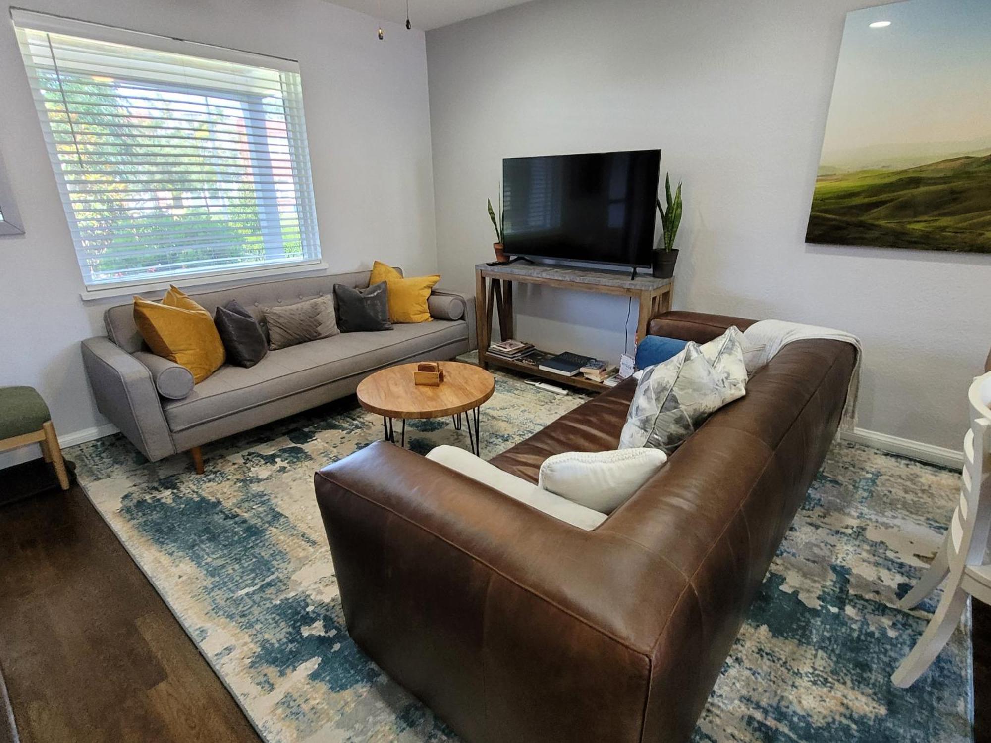 Capitol Hill Adj With Parking And Easy Access To Downtown