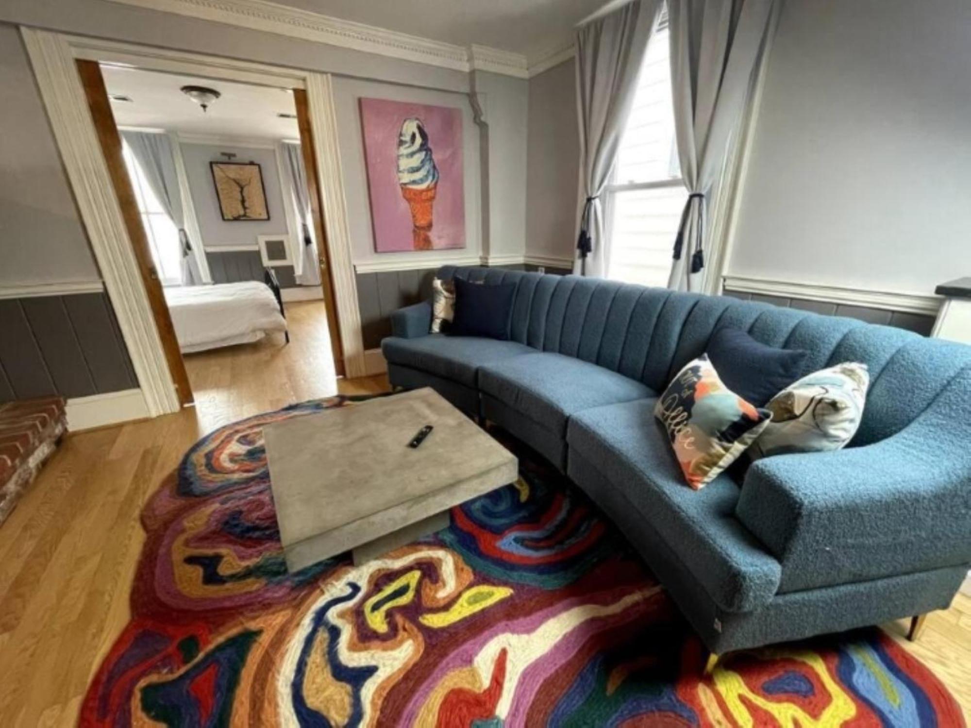 Holiday home Chic 2br Steps From Historic Sites
