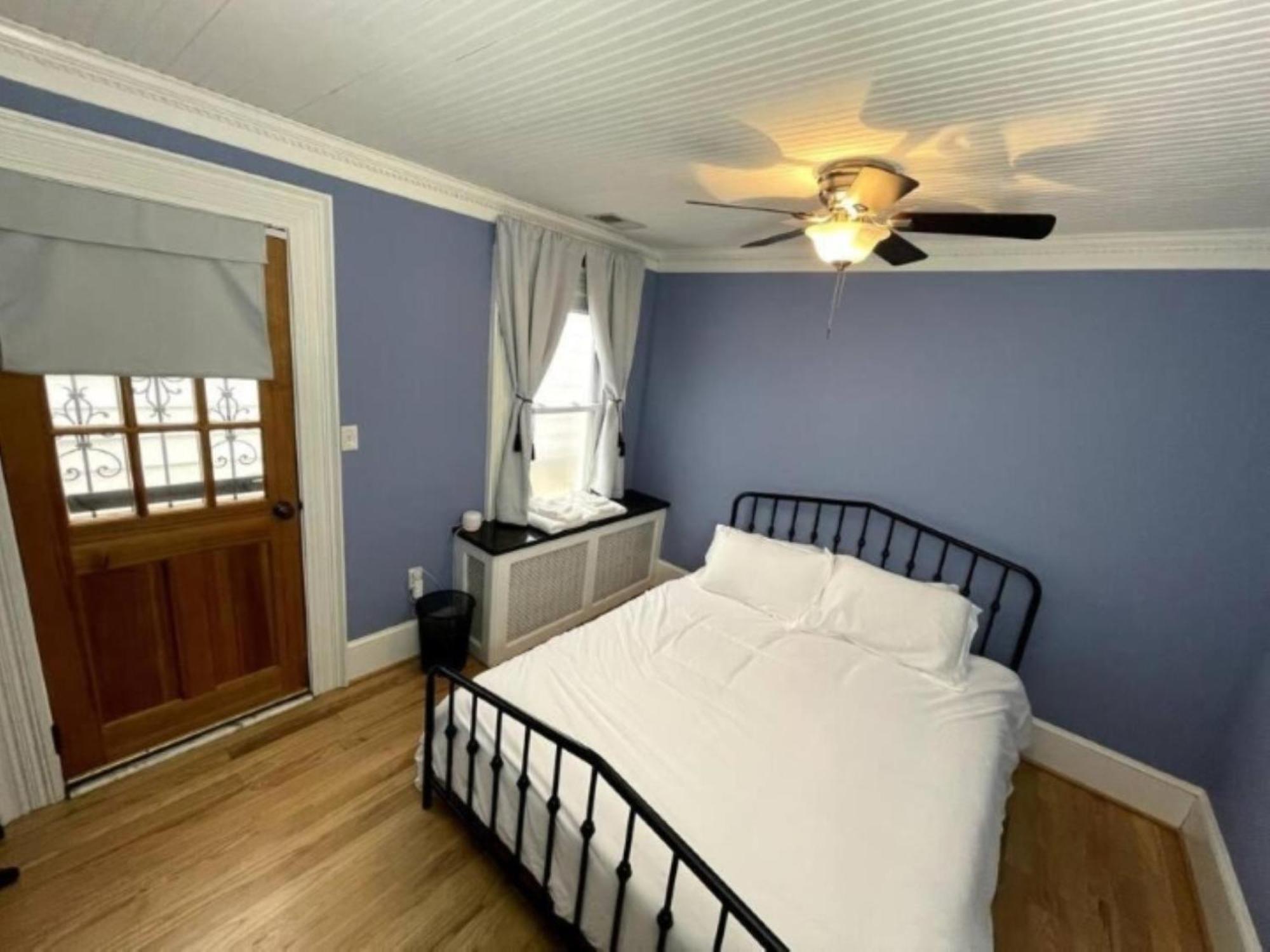 Holiday home Chic 2br Steps From Historic Sites *